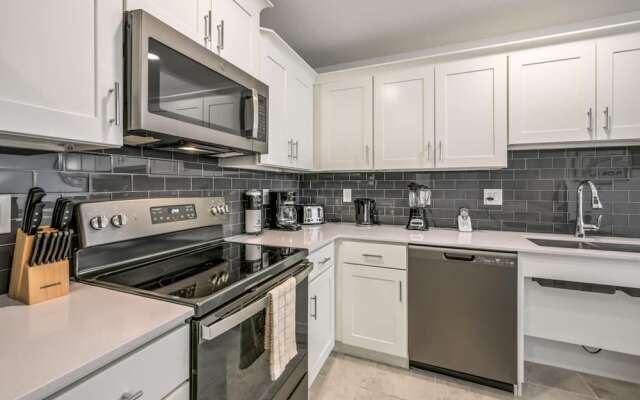 Spacious Beautiful 3-br Condo Prime Location