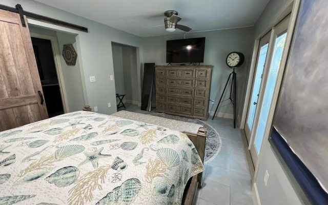 Tarpon Tale Inn