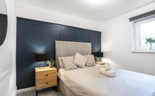 Modern 2bed Apartment-free Parking