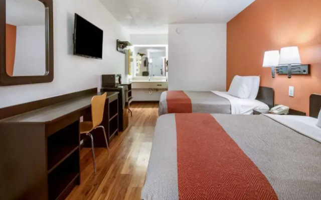 Motel 6 Grove City, OH