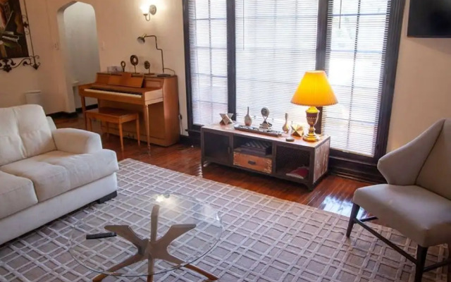Hidden Weekend Getaway In Noho