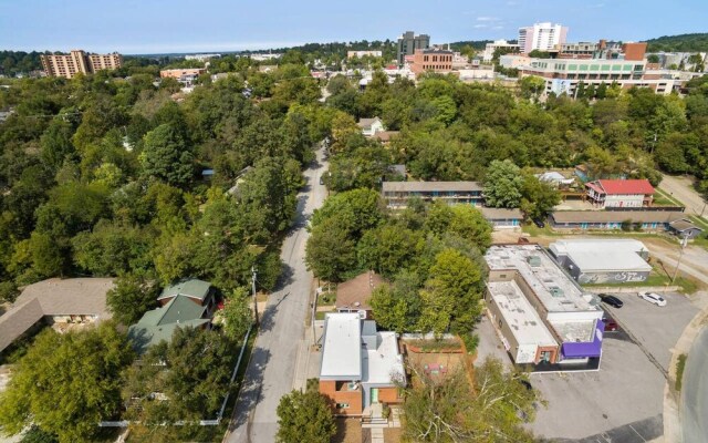 The Local - 2 Blocks to DT Fay - Walk Everywhere!