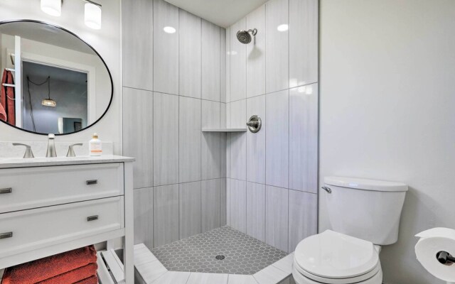 Boho-chic Folsom Retreat: Walkable Location!