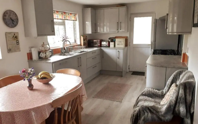 Entire house near beaches, footpaths and shops