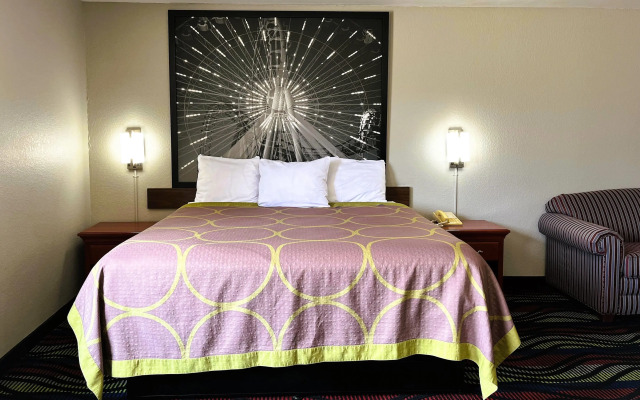 Super 8 by Wyndham Vincennes