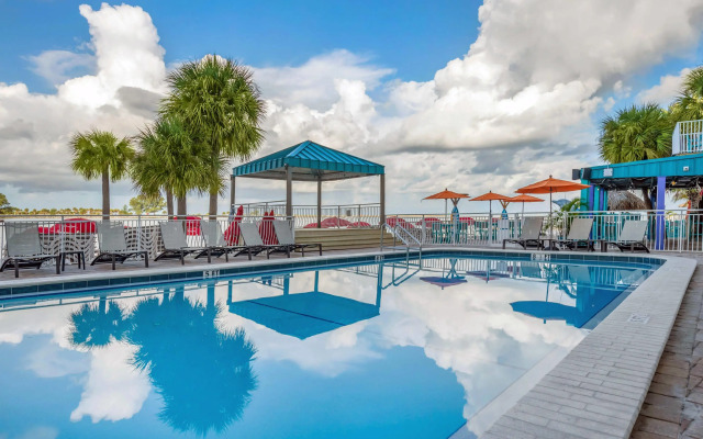 Dolphin Sands Clearwater Beach, an Ascend Collection Hotel