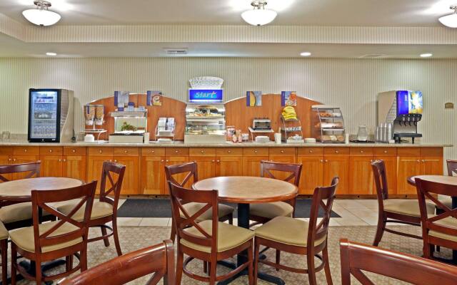 Holiday Inn Express & Suites Lacey – Olympia by IHG