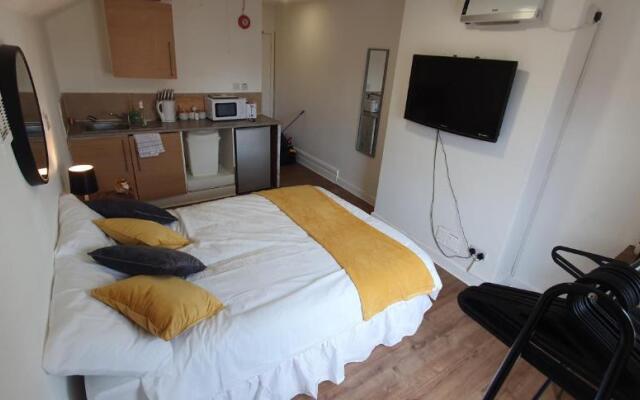 Fast Broadband, Budget Stay, Free Netflix.
