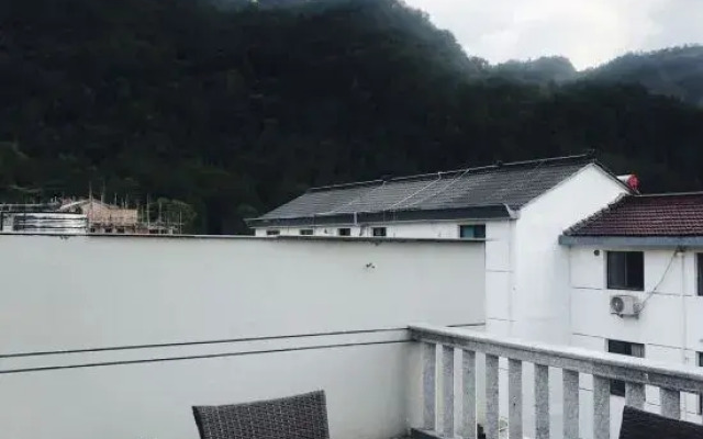 Tinghua B & B
