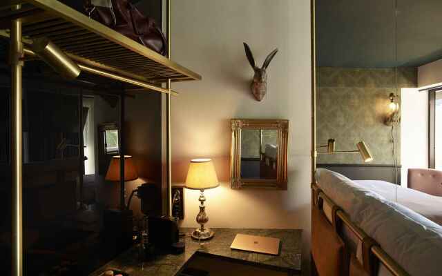 Skylark, Aluma Hotel & Resort
