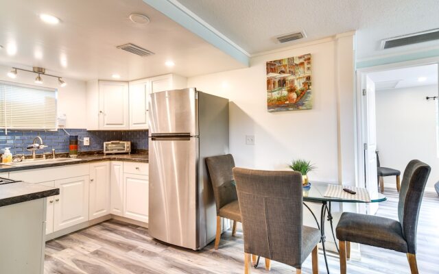 Remodeled Seminole Apt + Yard: 3 Mi to Beach!