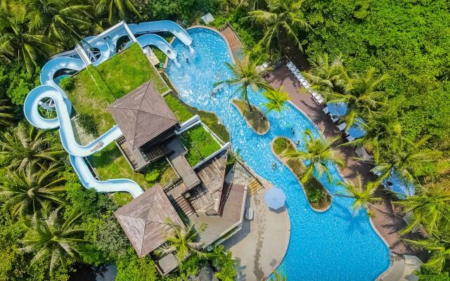 YoHo Beach Resort