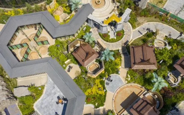 Qihe Peacock King Hot Spring Hotel