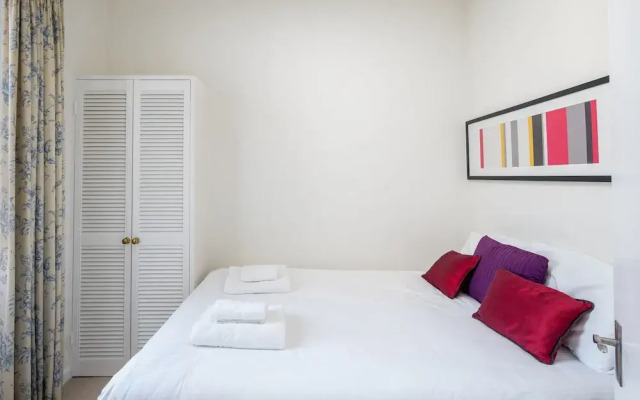 JOIVY Social Distancing for 4 in Earl's Court