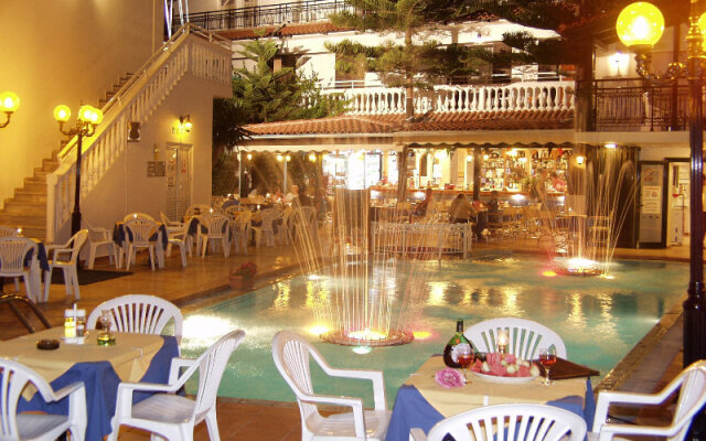 Denise Beach Hotel Apartments