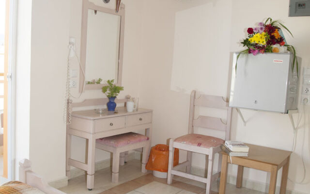Theonia Hotel