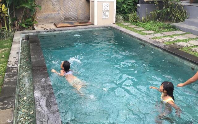 Ratna Villa