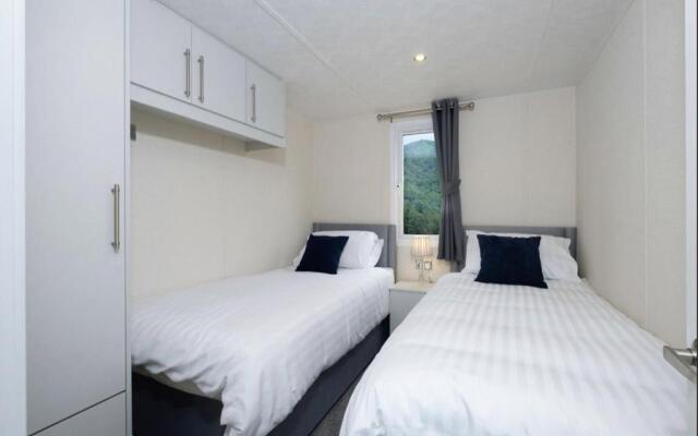 Luxury 6 Bed Lodge with Hot Tub
