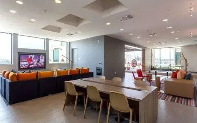 Hearth 219 Chic 1/1 in Santa Clara by RedAwning