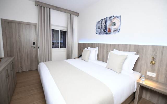 555 Hotel Clubbing Adults Only