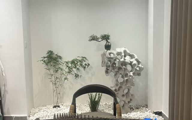 Wuyuan style waterfront homestay
