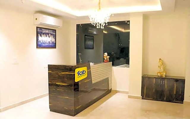 OYO Collection O 82503 Hotel Karma Inn