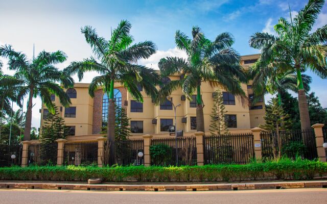 Dees Hotels, Apartments and Suites