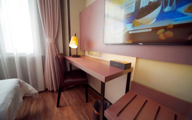 Home Inn Plus (Beijing Changping Government Street Metro Station)