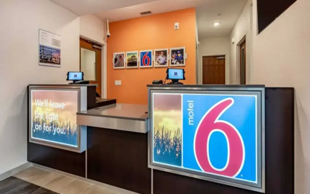 Motel 6 Mankato, MN
