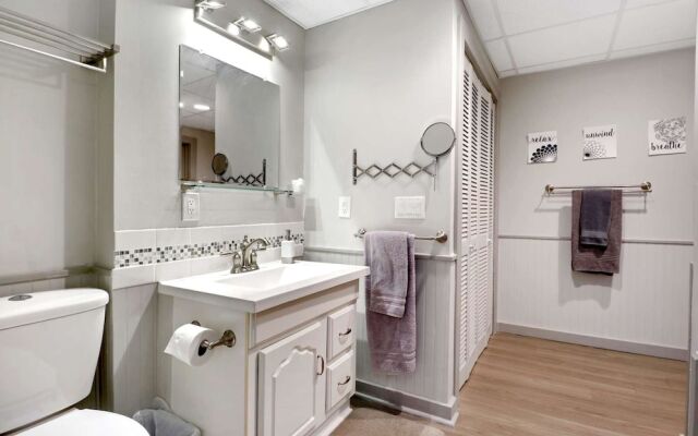 Modern Fort Myers Bungalow