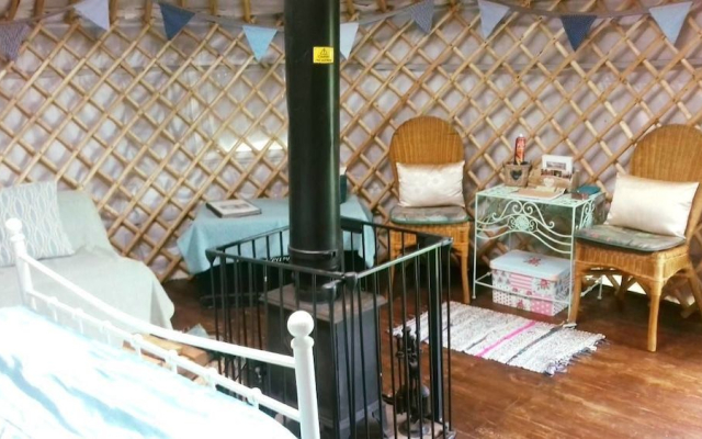 Love2Yurt