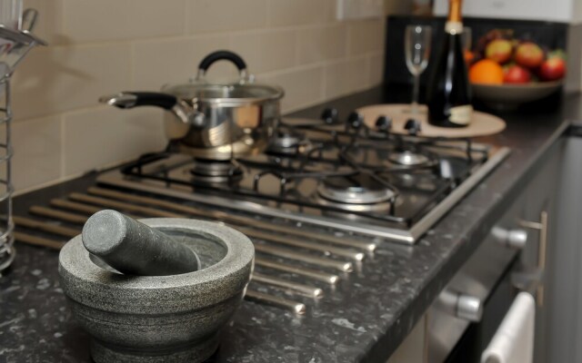 Select Serviced Accommodation - Canal Walk