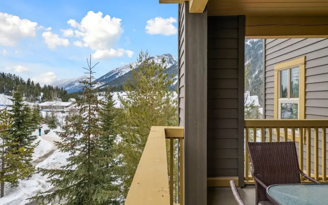 SPACIOUS 2-Br 2-Ba | Ski In/Out | Pool & Hot Tubs | in Heart of PANORAMA RESORT