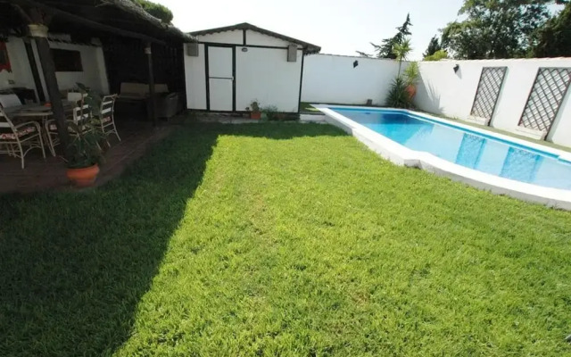 Chalet con piscina privada casa blanca