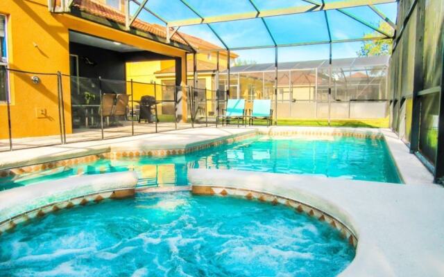 5 Bedroom Platinum Home With Games Room and Spa