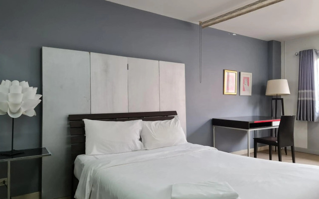 Sathorn Terrace Apartment