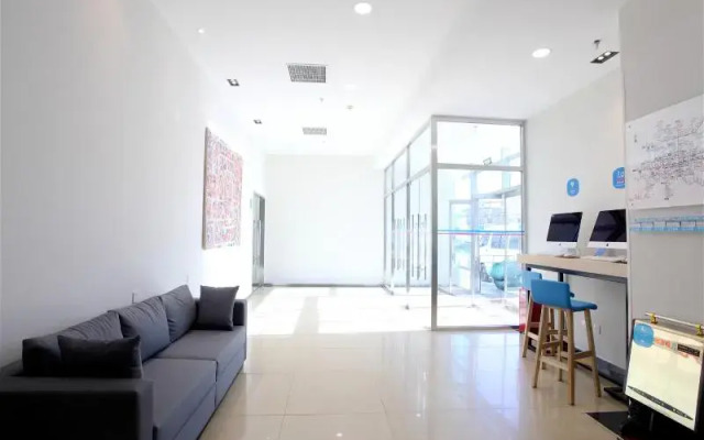 Hanting Express (Beijing Railway Station Front Squ