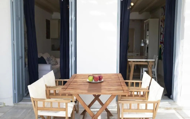 Beachfront 2br apartment - Free parking