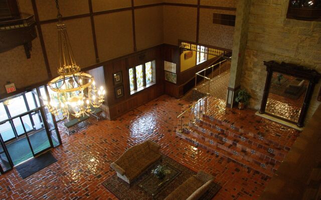 Holiday Inn St. Louis West Six Flags by IHG