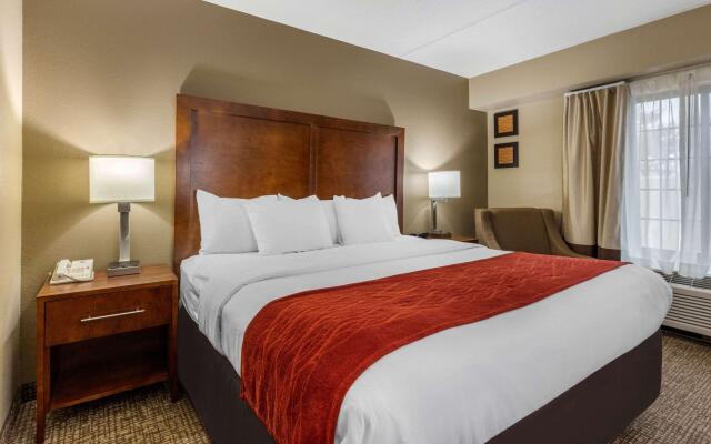 Comfort Inn & Suites Hamilton Place