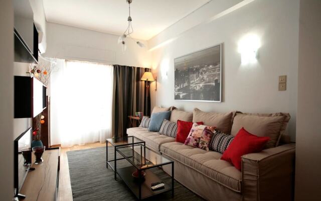 Comfy & Tasteful Central Apt • 1' to Metro Station