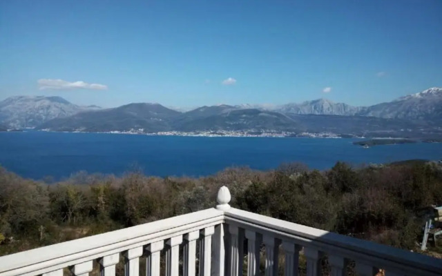 Tivat Relax With Stunning Sea & Mountain Views