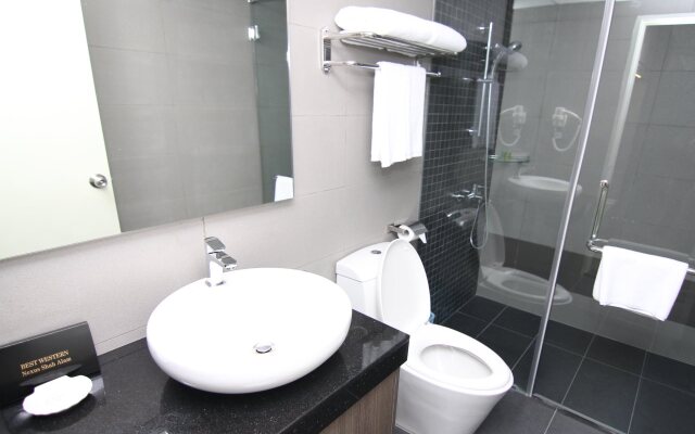 Nexus Regency Suites & Hotel