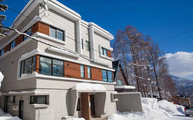 Yutaka Townhouse