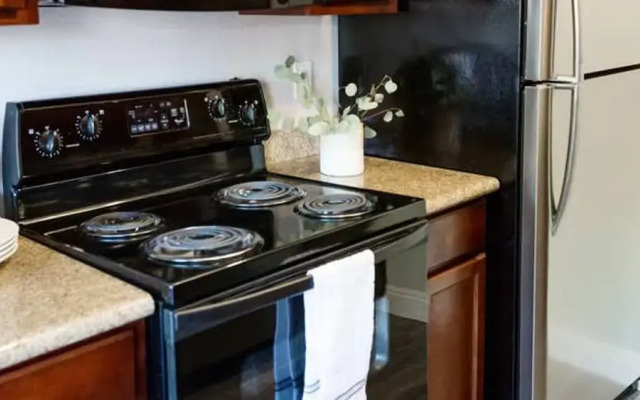 Stylish Old Town 2 Bdrm Ground Floor Condo