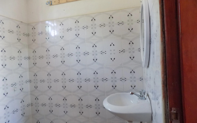 Deluxe Hotel - Ishaka