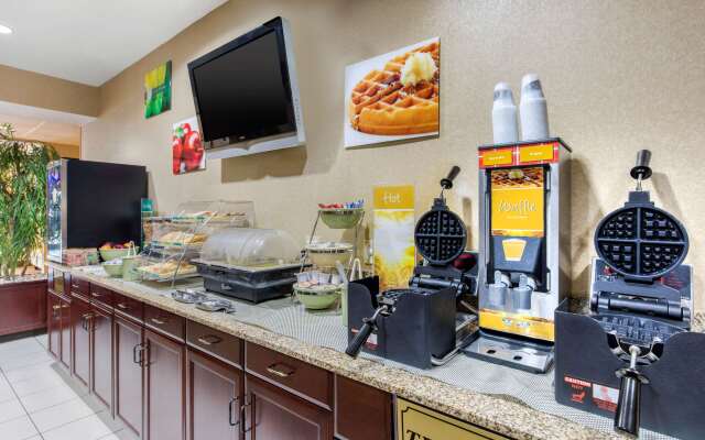 Quality Inn & Suites Benton - Draffenville