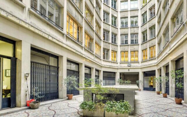 Central & Stylish Renovated Parisian Apt / 6-8 Guests