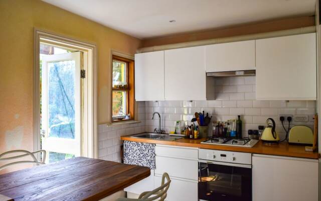 Tranquil 1 Bedroom Oasis in London With Garden
