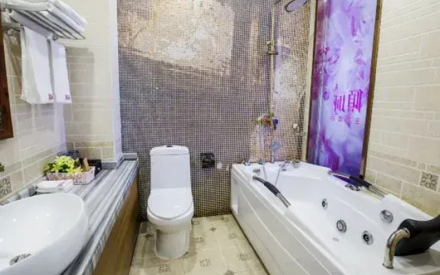 Yueyang Qingcheng Theme Hotel